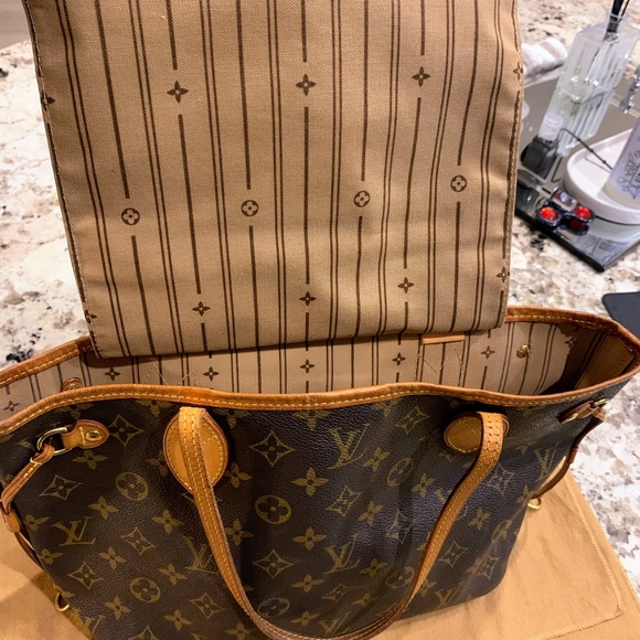 (USED) Louis Vuitton Neverfull Purse. Please message if you’re Interested.Thanks - Picture 4 of 11